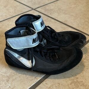 Men’s/boys Nike wrestling shoes!